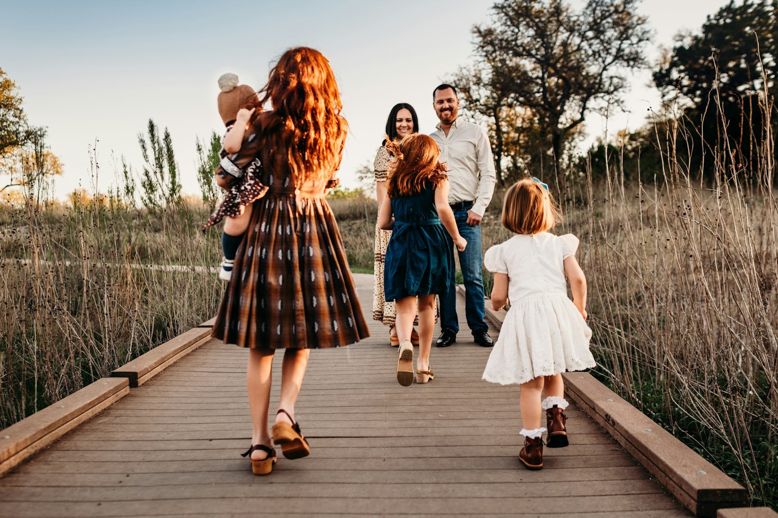 Família caminhando junta