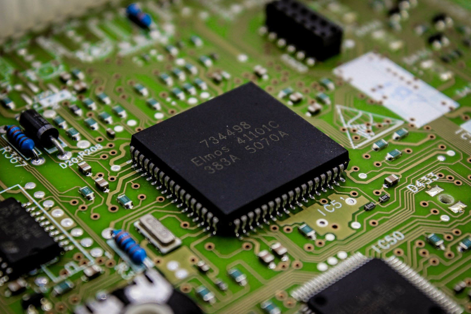 Microchip montado em placa de circuito