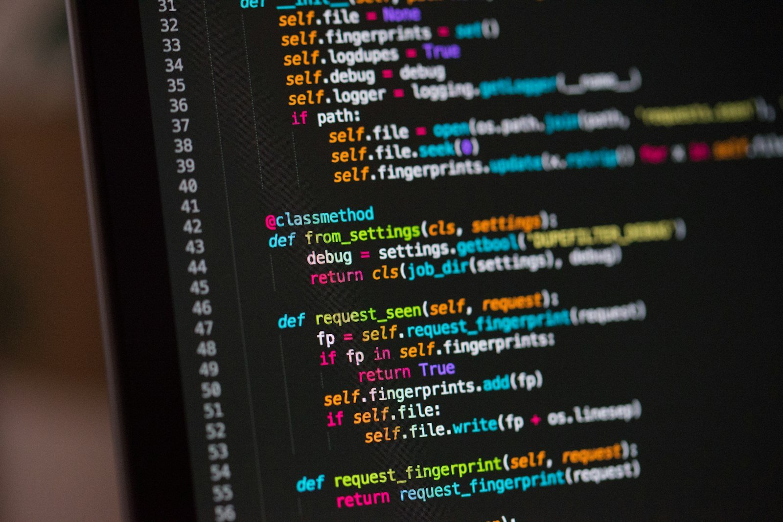 Código-fonte de software em tela