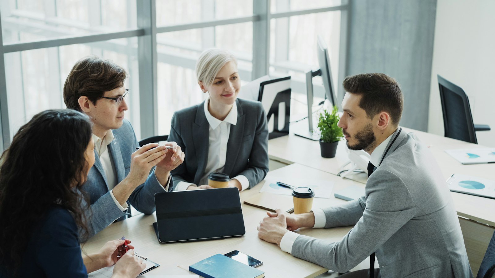 Reunião de negociação entre empresas