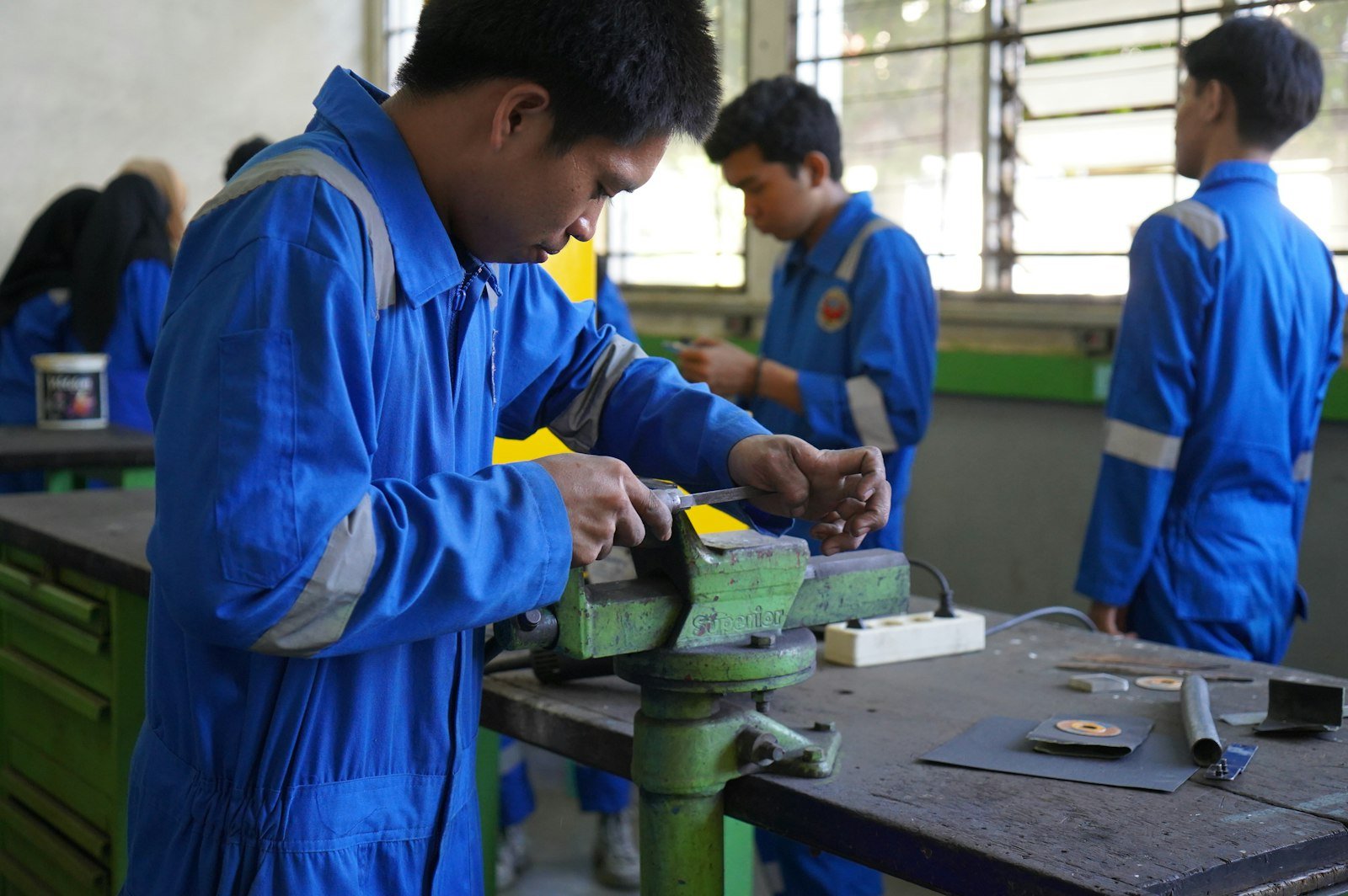 Treinamento técnico em bancada industrial